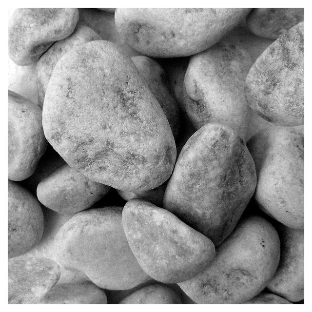 MARMO BIANCO CARRARA 25/40 25 kg BURATTATO | Tecnomat MARMO BIANCO CARRARA 25/40 25 kg BURATTATO | Tecnomat