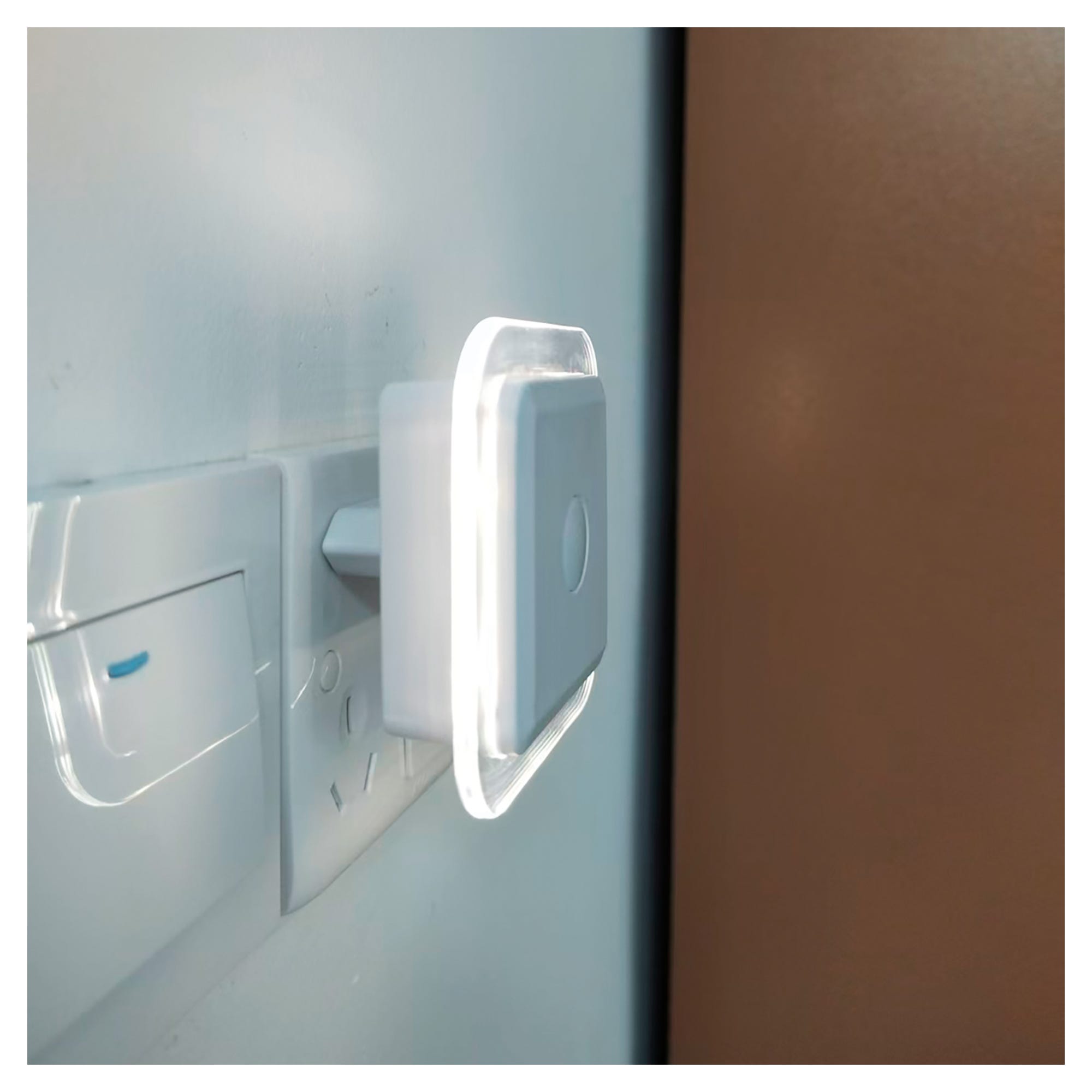 Luce Notturna Tigex A Stella Con Sensore Crepuscolare – Si Attacca Alla Presa E Dura 30.000 Ore
